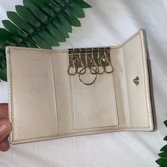 Gucci Monogram 6 Key Ring Holder in Pristine Condition - Picture 4 of 6